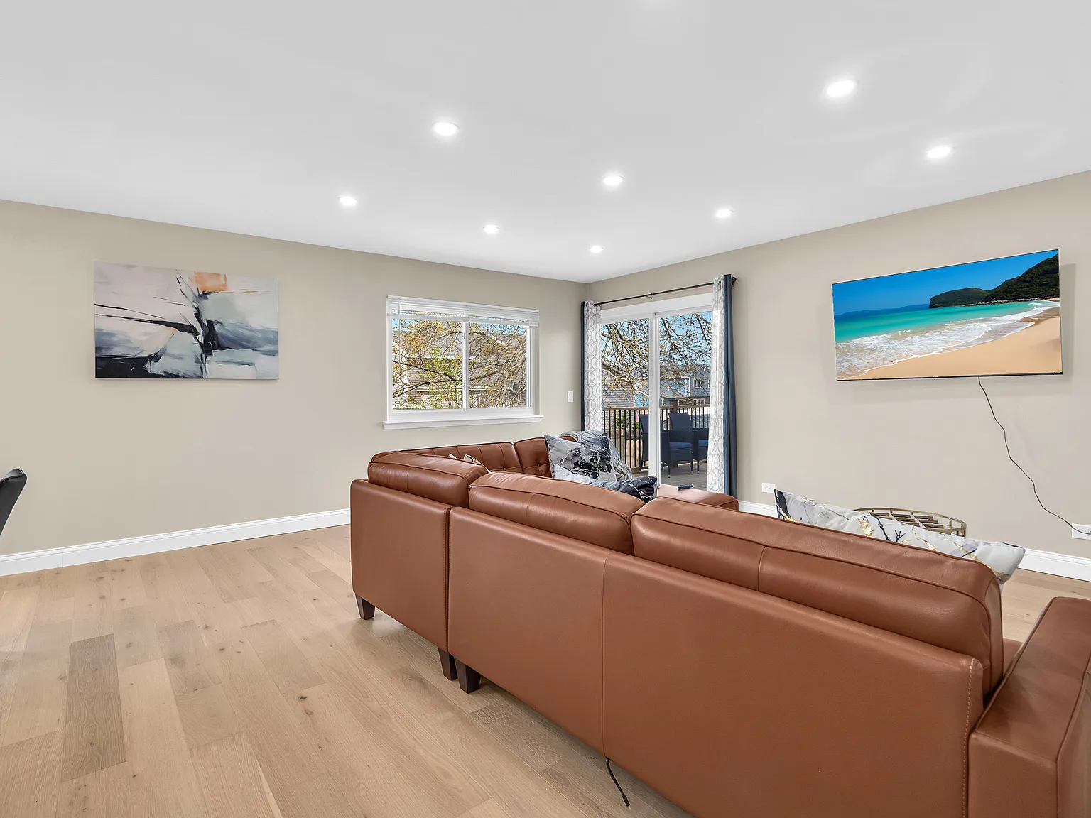 4 bed, 2198 sqft, $9,900 — Photo 3