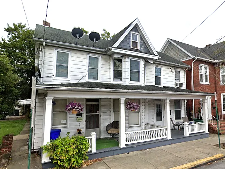238 E King St — Photo 1