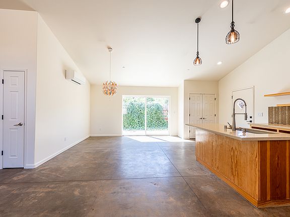 3rd image of 12062 Mead Rd