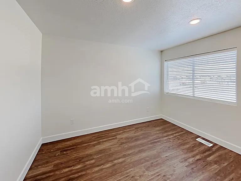 1399 E Perelle Ln — Photo 15