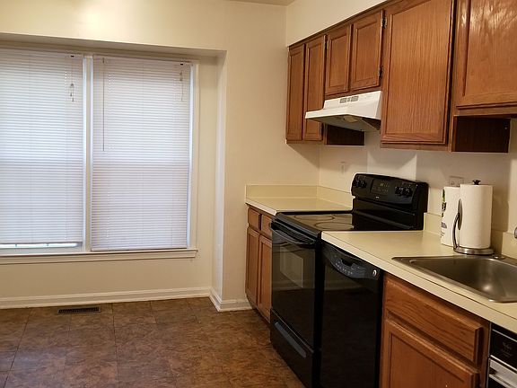 5th image of 4732 Gainsborough Dr