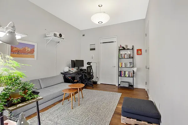 Sold by Nest Seekers International | media 16