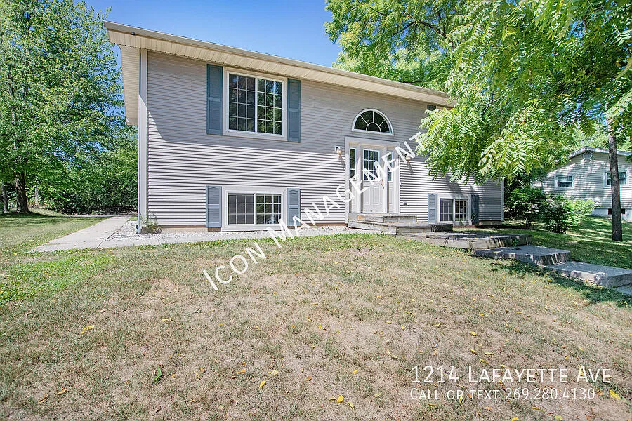Prime Off-Campus house near WMU! — Photo 1