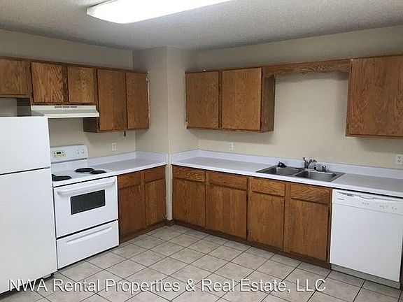 5th image of 2405 W Gum St