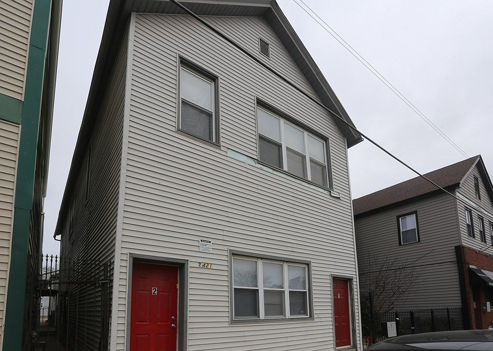 1st image of 2421 N Clybourn Ave #1F
