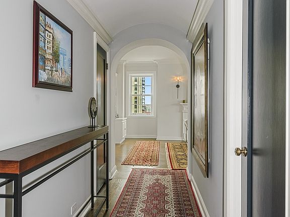3rd image of 1366 N Dearborn St APT 13C