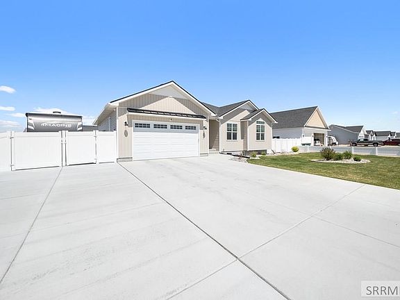 3rd image of 3877 E Pepperwood Ln