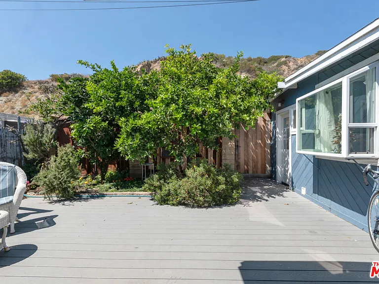 24528 Malibu Rd — Photo 10