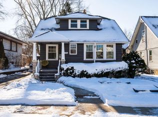 2009 E Beverly Rd, Shorewood, WI 53211
