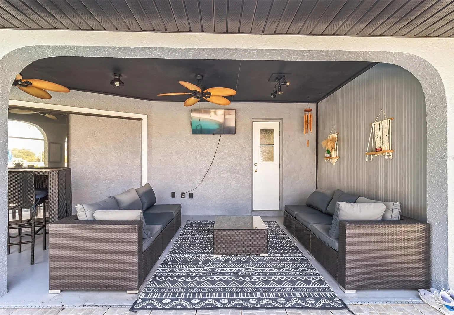 3 bed, 2.0 bath, 1416 sqft, $2,700 — Photo 4
