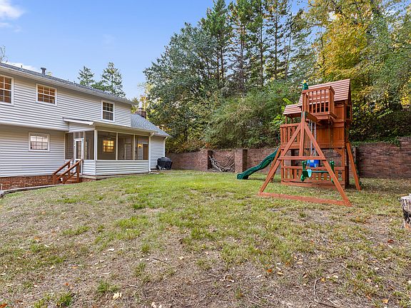 4th image of 4833 Woodland Cir