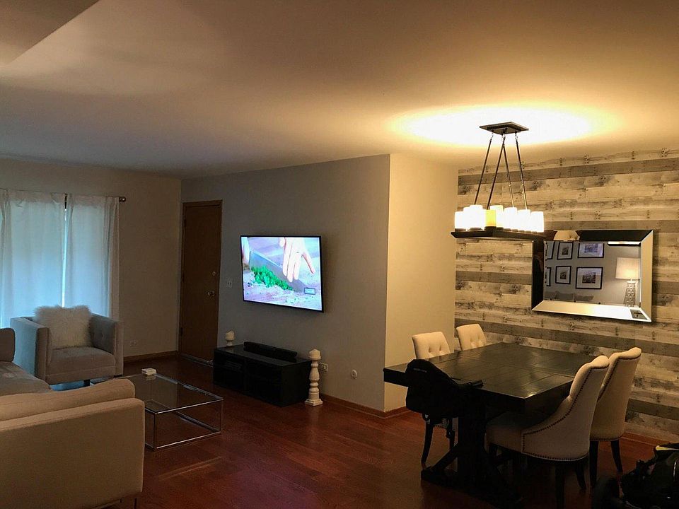 Living/Dining area. With Furniture (Old Pic)
