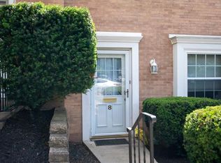 8 Oxford Ct, Pittsburgh, PA