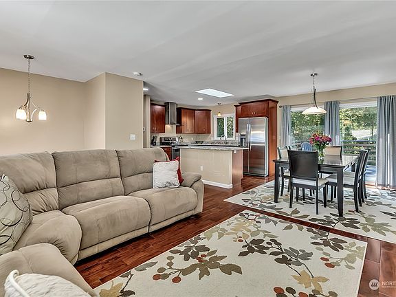 3rd image of 1827 S 246th Place