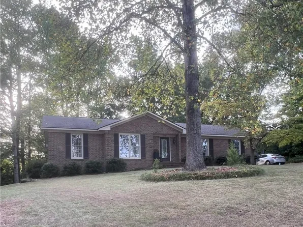 2005 Baton Ct, Opelika, AL 36801