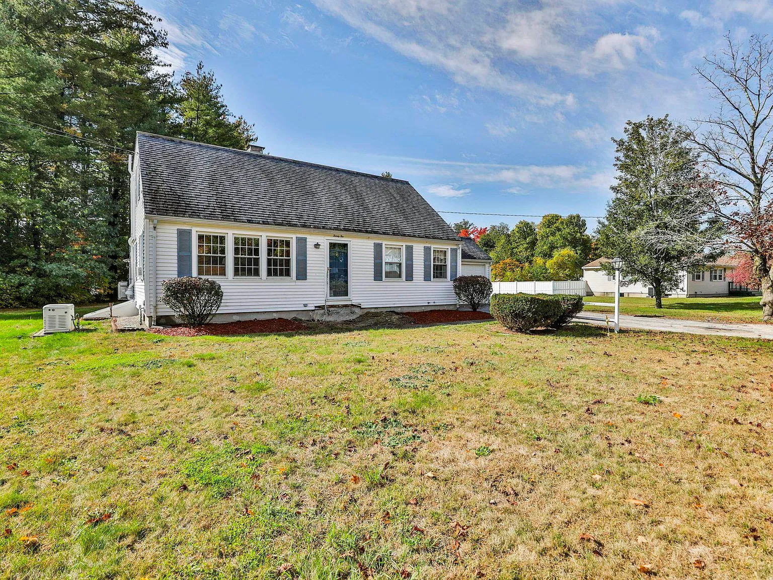 3 bed, 2.0 bath, 2128 sqft, $4,800 — Photo 2