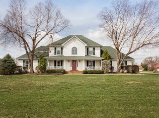 1703 Grand Villa Dr, La Grange, KY 40031