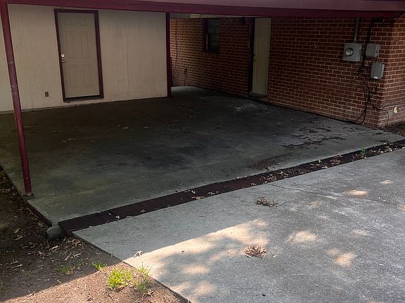 2nd image of 182 N Main St SW