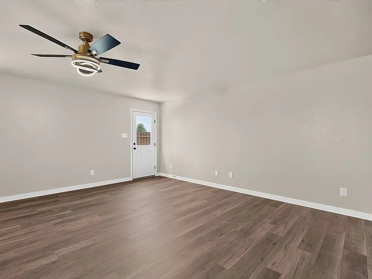 15018 Silver Tree Cv — Photo 6