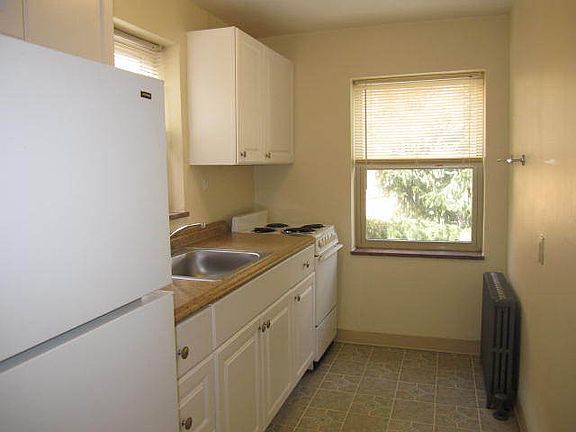 3rd image of 219 Lincoln Ave #G03