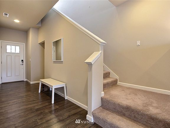 2nd image of 4007 Cameron Lane NE