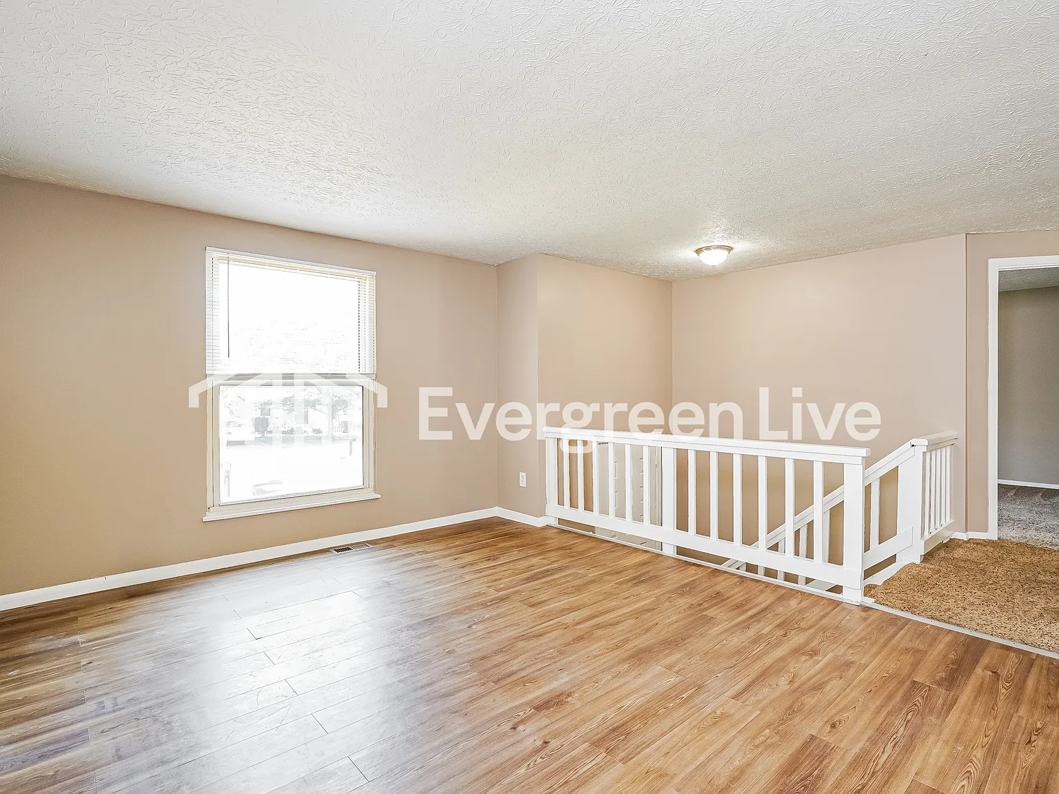 3 bed, 1.0 bath, 1448 sqft, $1,945 — Photo 2