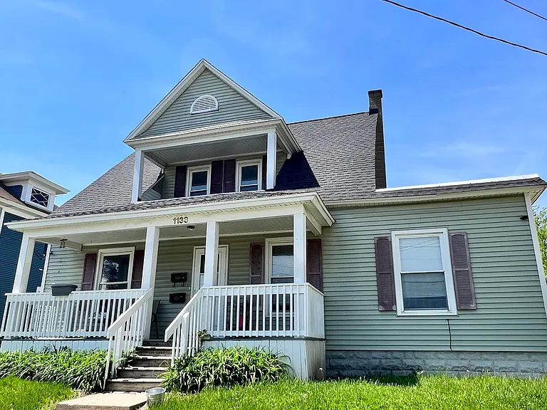 1133 Muskegon NW — Photo 1