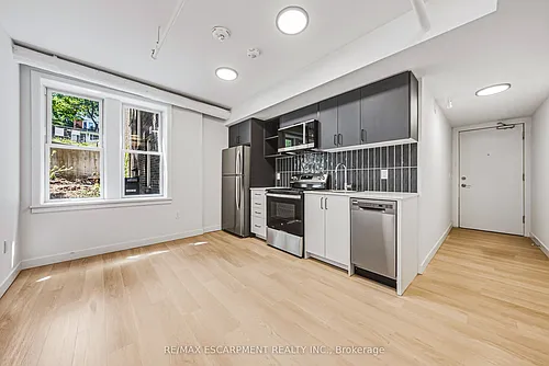325 James St S Photo 1