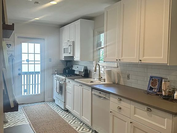 2nd image of 2402 Forest Ave