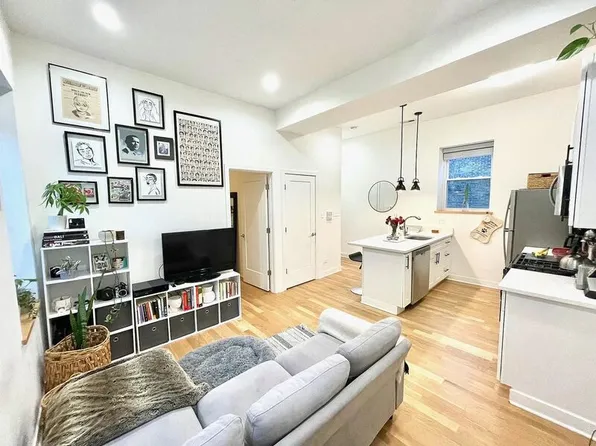1644 W Cermak Rd #2R, Chicago, IL 60608