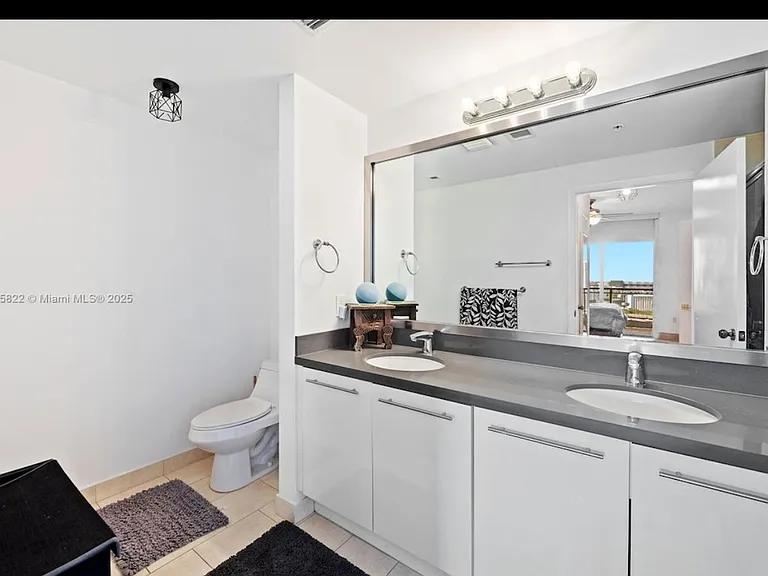 90 SW 3rd St #2406 — Photo 17