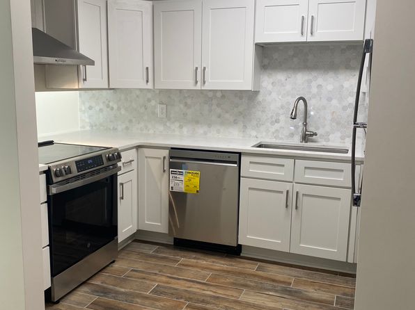 1891 Poplar Woods Cir E APT 4