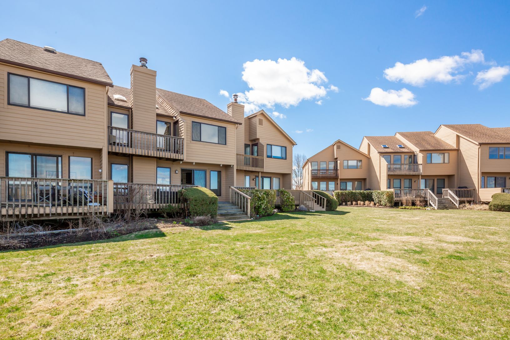  Exclusive Sag Village Setting