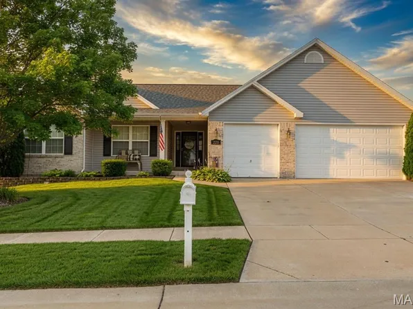 228 Highland Meadows Dr, Wentzville, MO 63385