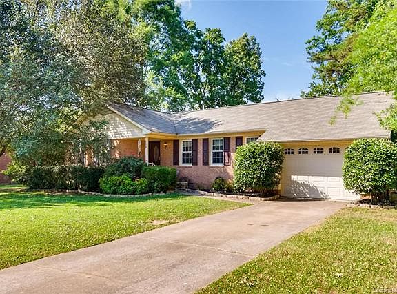 3rd image of 109 Juanita Dr