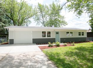 319 Walnut Dr, Streamwood, IL 60107