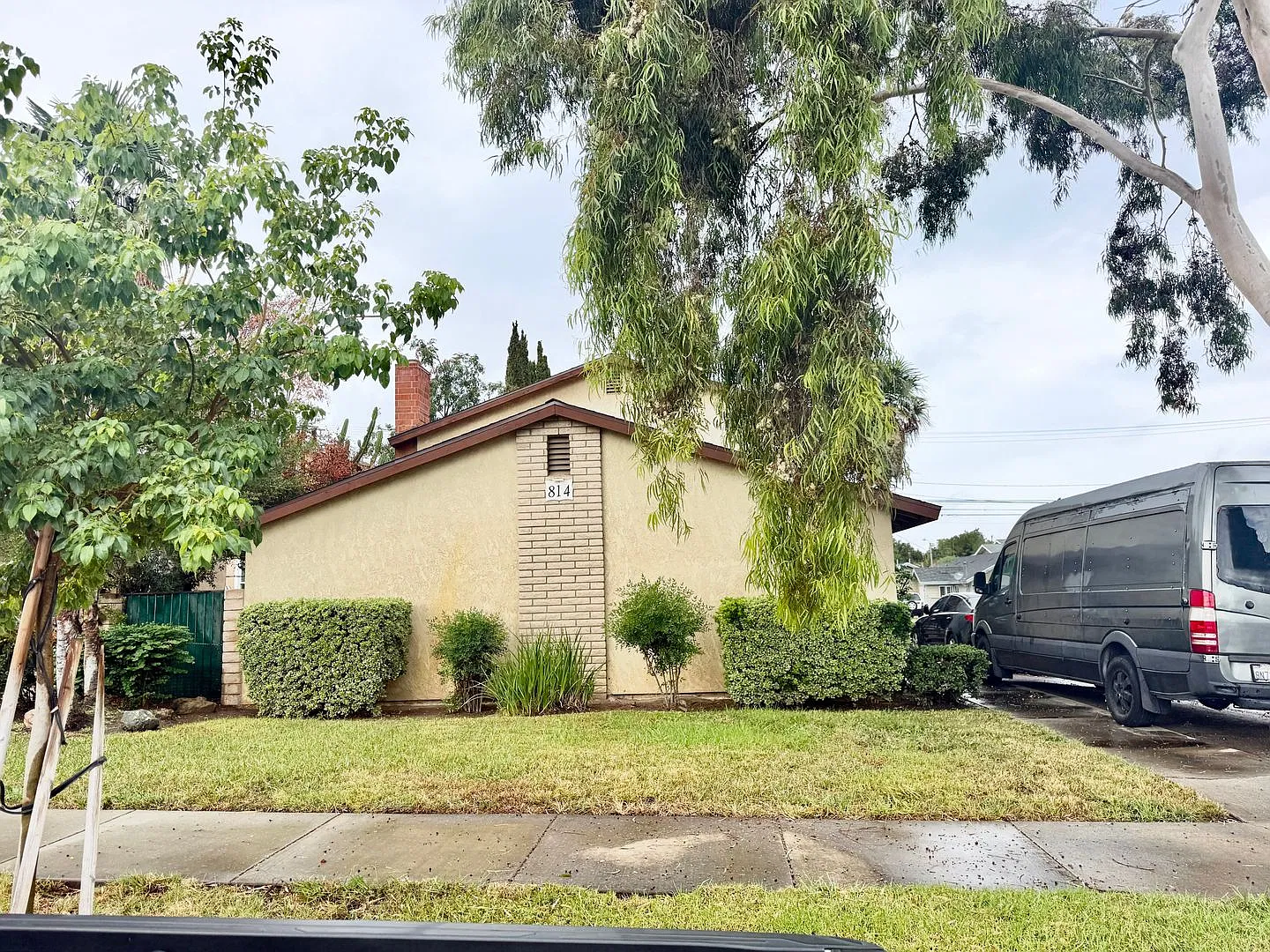 Newly Renovated Upstairs Unit Garage & Carport Included! — Photo 1