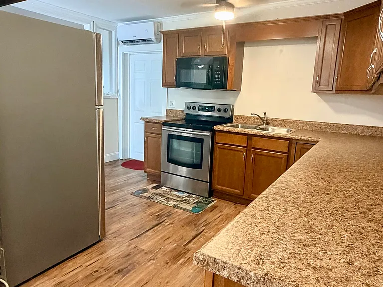 338 Elm St — Photo 4
