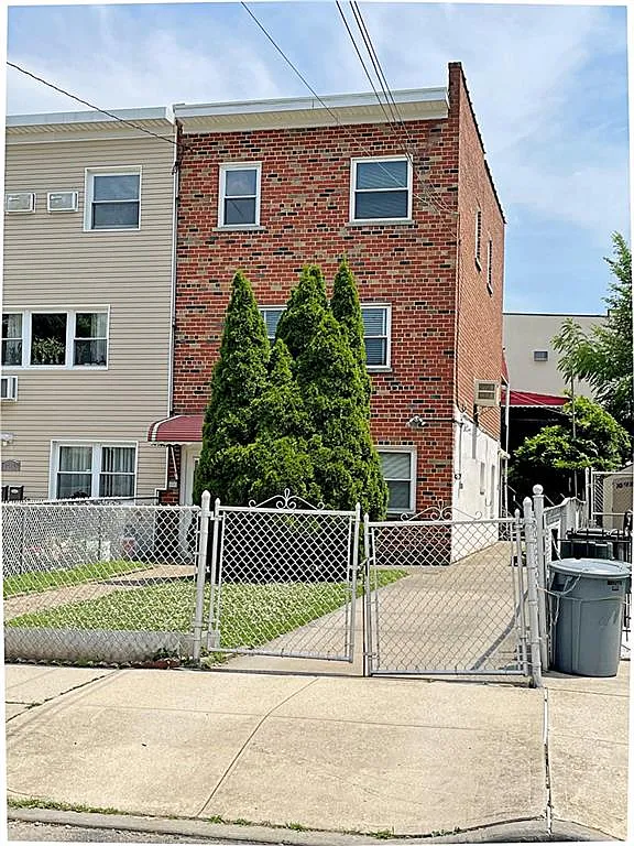 Building Photo - 2710 Harding Ave #2