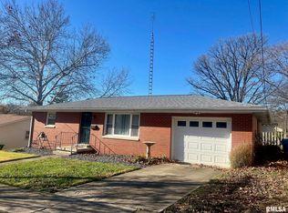 213 S 11th St, Petersburg, IL 62675