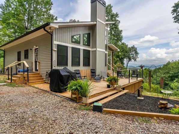 579 Overlook Cir, Young Harris, GA 30582