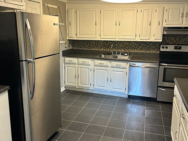 1203 Westview Dr — Photo 9