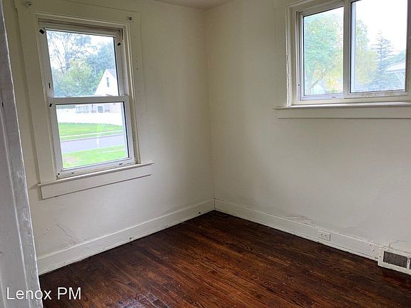 4th image of 256 Dellwood Ave