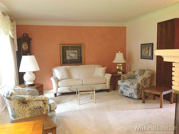 2nd image of 2041 Saint Clair Blvd