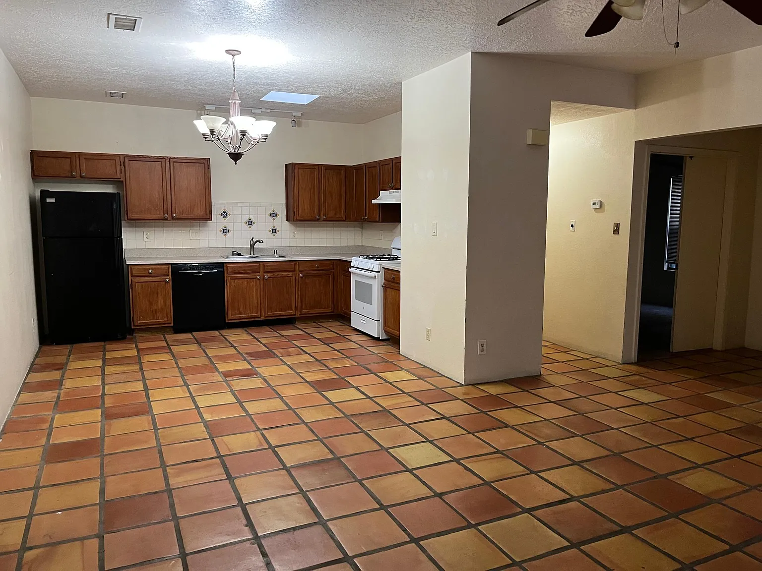 3 bed, 1500 sqft, $1,750 — Photo 2