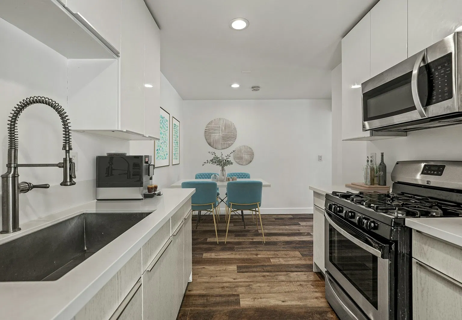 2730 Raymond Ave — Photo 2