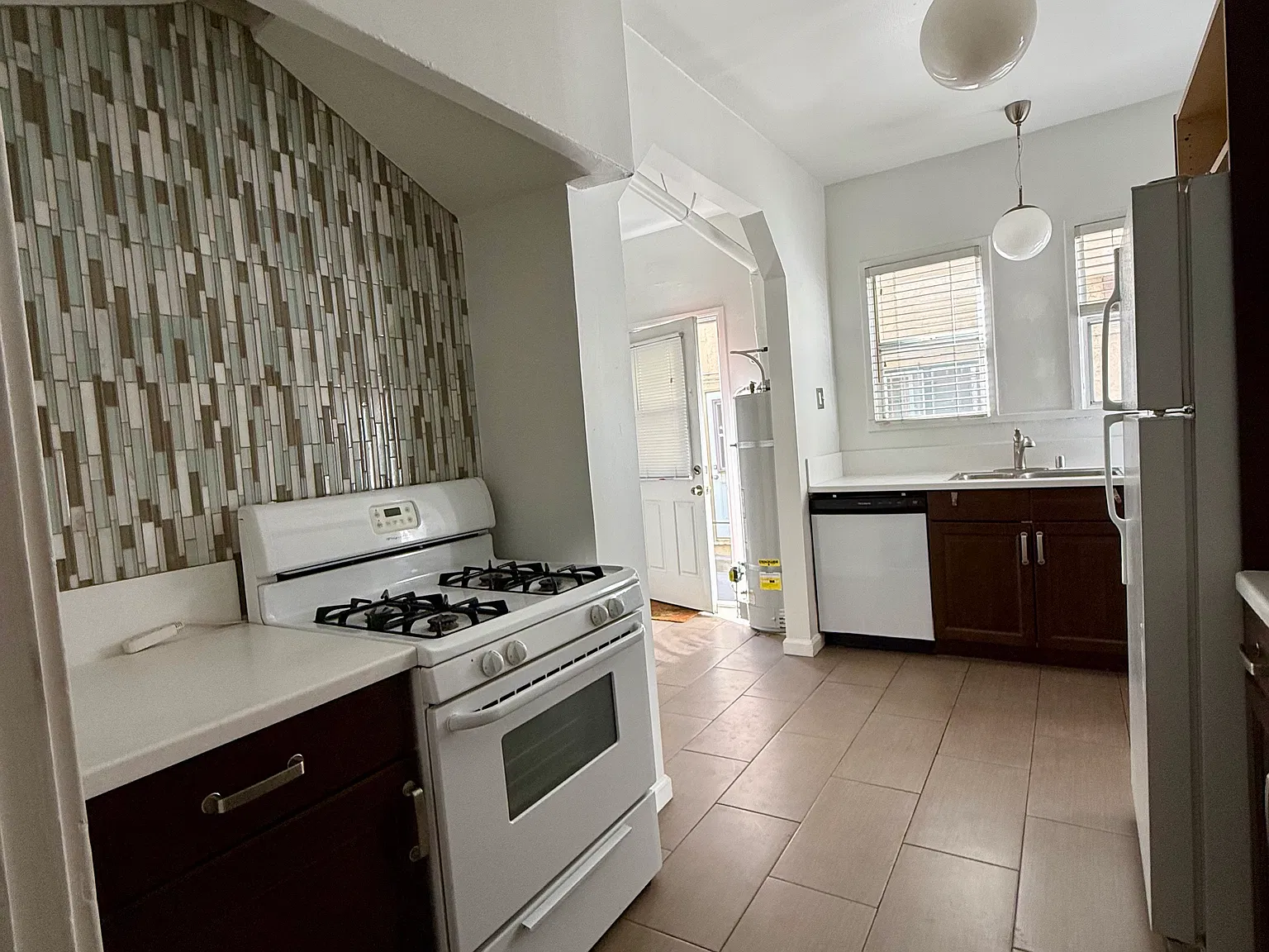 424 N Orange Grove Ave — Photo 4