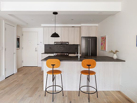 4th image of 15 E 19th St APT 3D