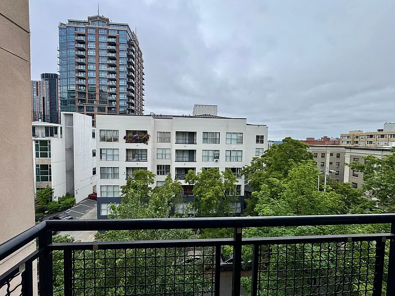 1323 Boren Ave #512 — Photo 8