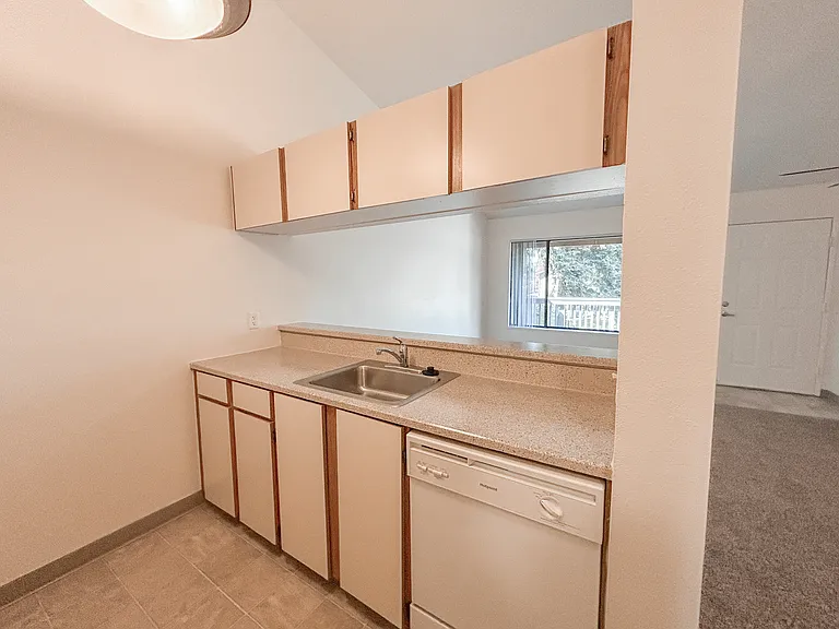 Stone Creek Apartments Beaverton — Photo 18
